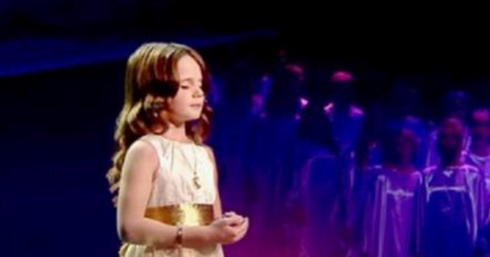 Маленька дівчинка виконала найскладнішу пісню всіх часів і народів. Глядачі та судді були вражені її майстерністю.